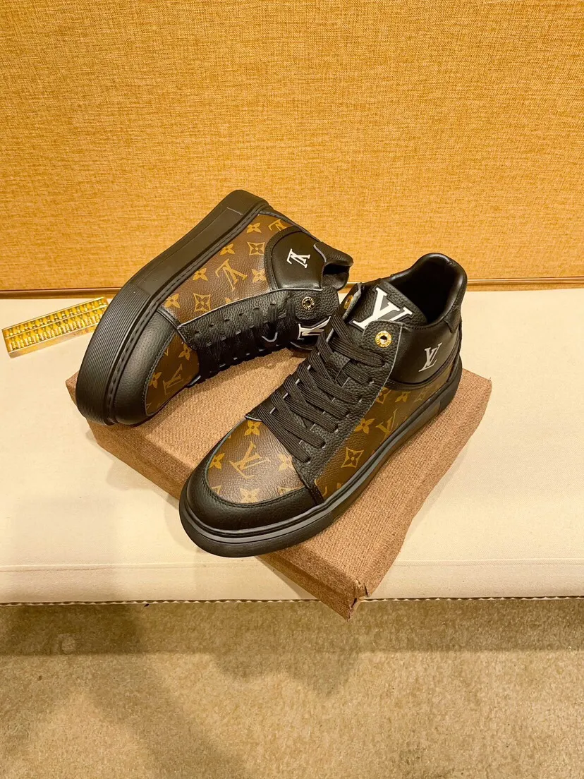 Factory price 460 [LV] Louis Vuitton's latest high-top casual Korean-style men's shoes, brand new autumn and winter design, perfect workmanship, cabinet quality, upper: cowhide material, leather lining; soft and comfortable, rubber outsole super light, wear-resistant, simple, versatile fashion men's shoes, color optional, size 38--44